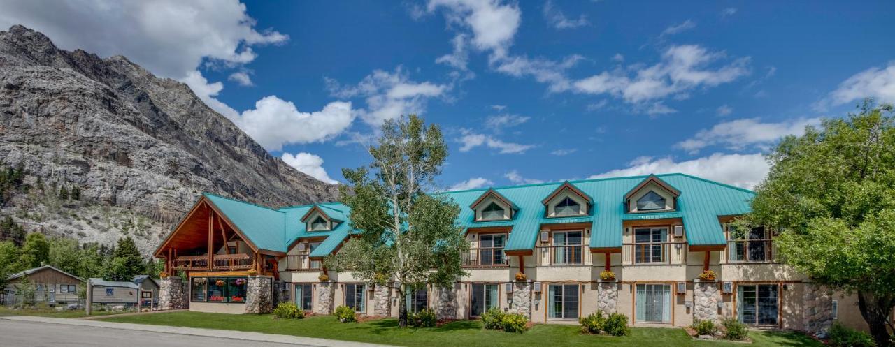 Waterton Glacier Suites Exteriör bild