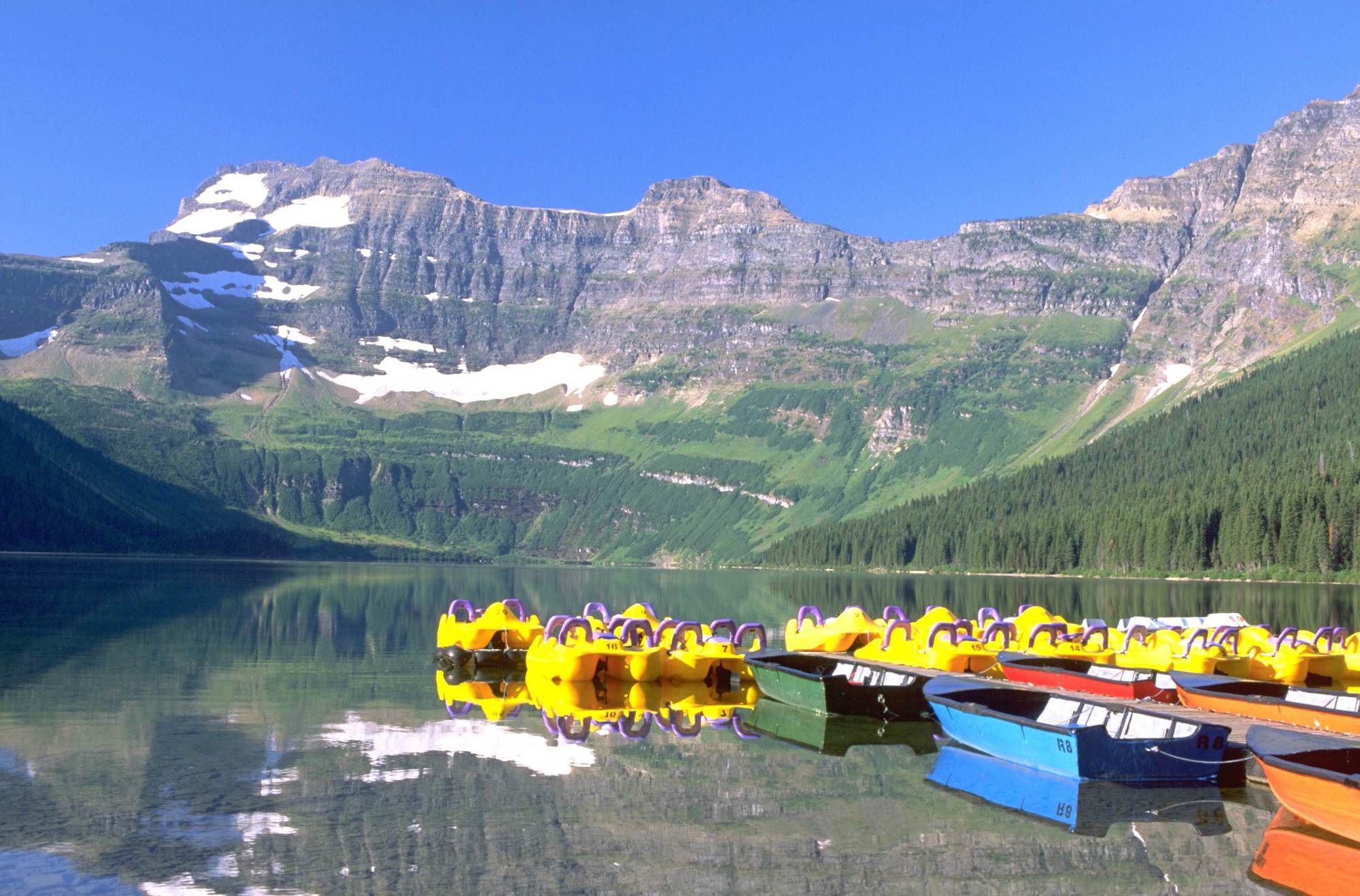 Waterton Glacier Suites Exteriör bild