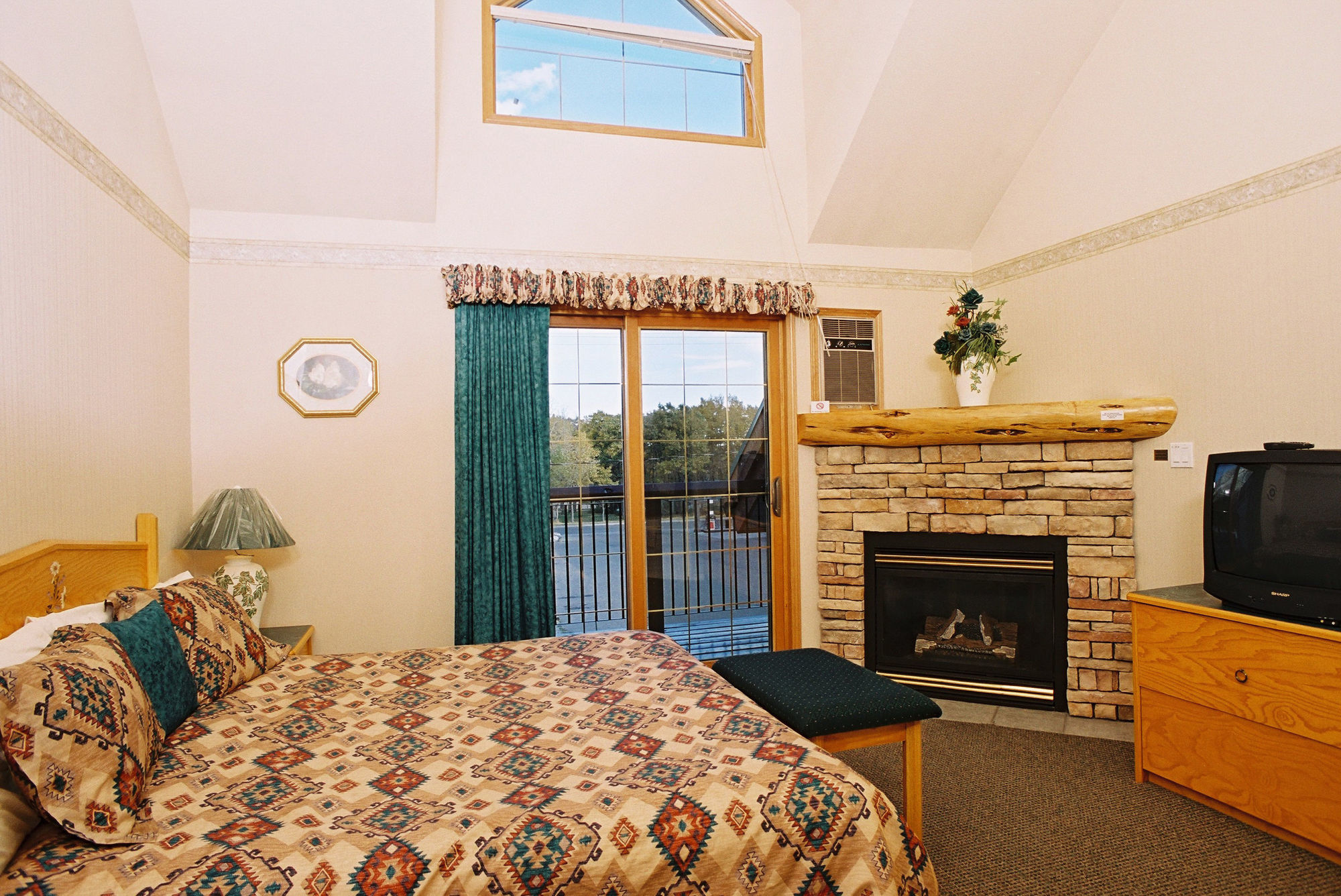 Waterton Glacier Suites Exteriör bild