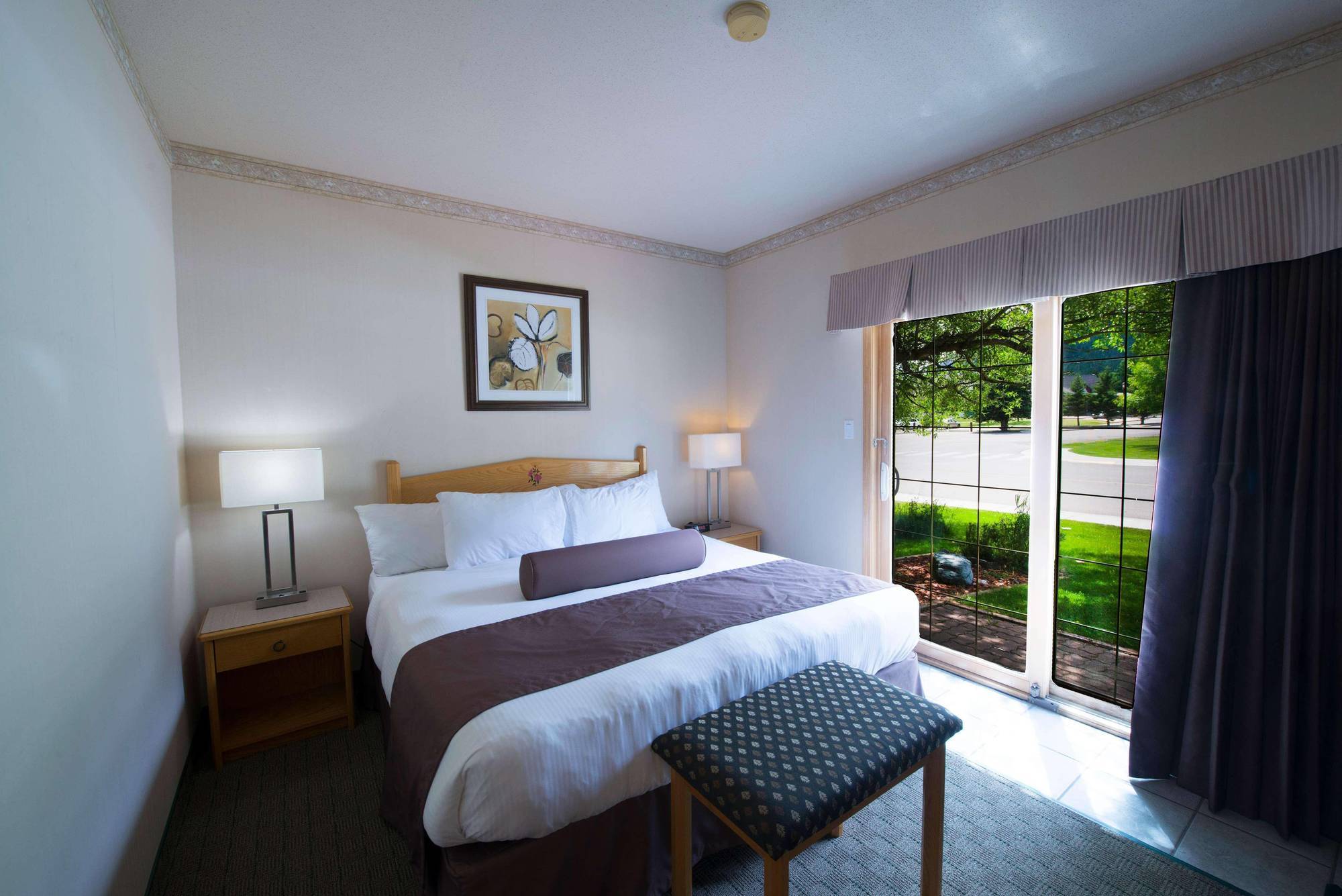 Waterton Glacier Suites Exteriör bild